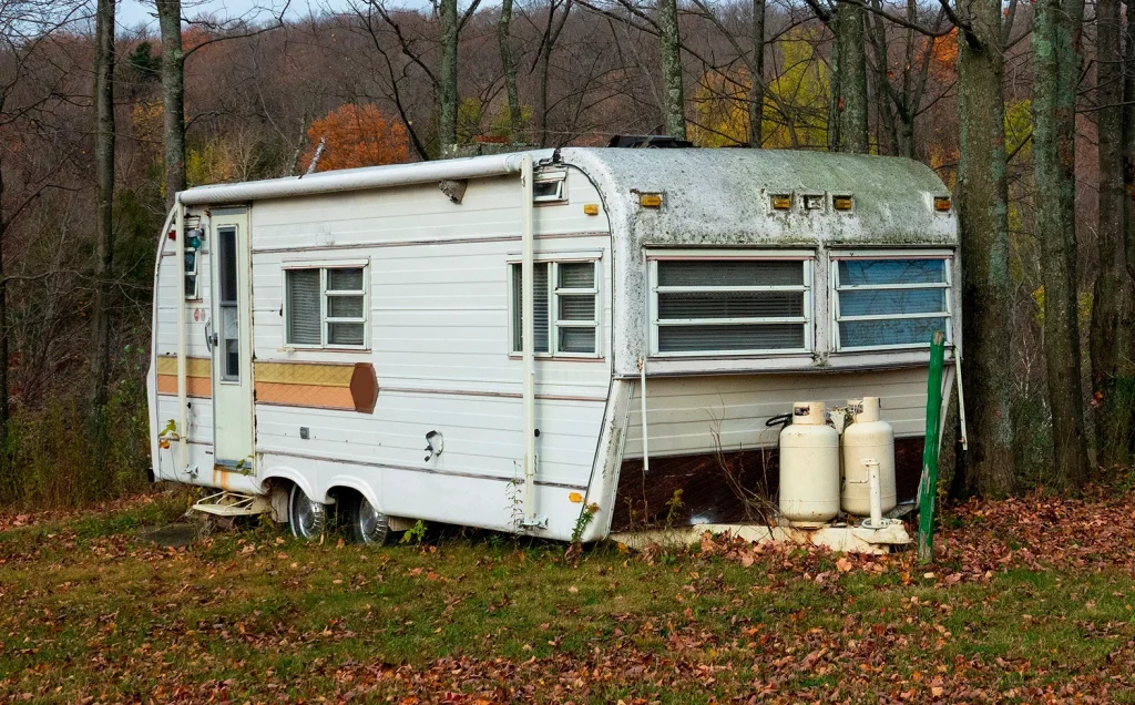 Fifth wheel camper ready for towing